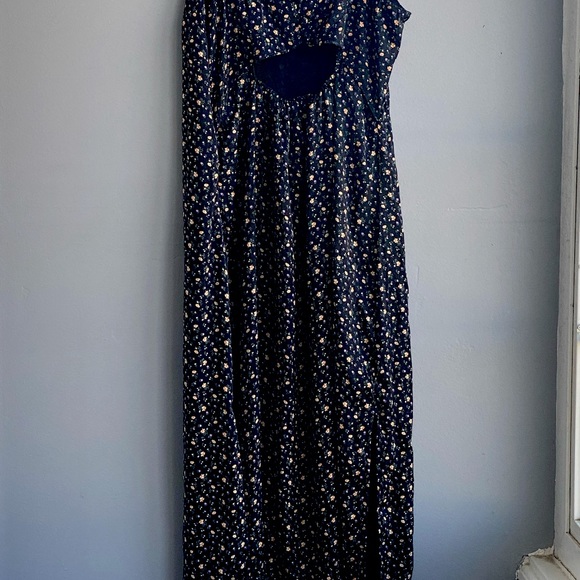 Black/floral dress with semi open back and slit on right side - Picture 2 of 4
